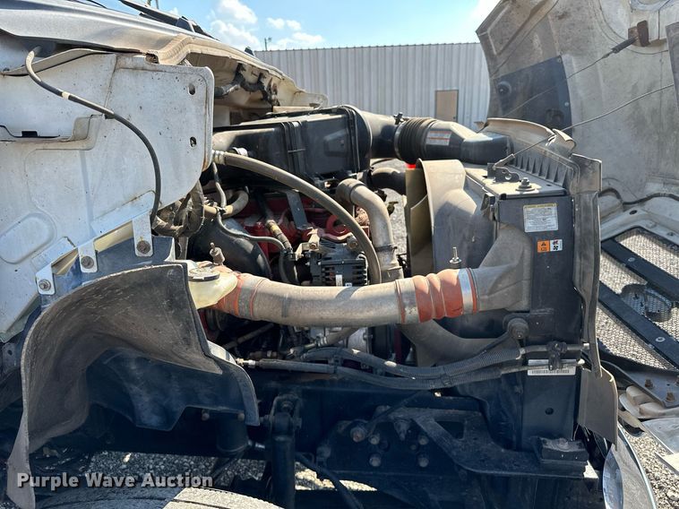 image for item NQ9355 2013 Ford F650  box truck