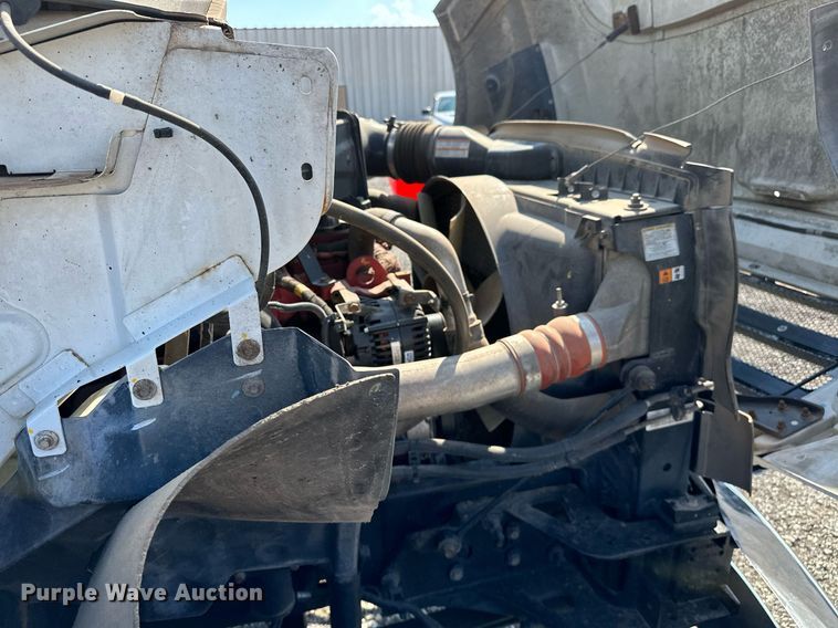 image for item NQ9355 2013 Ford F650  box truck