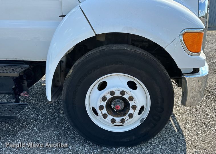 image for item NQ9355 2013 Ford F650  box truck