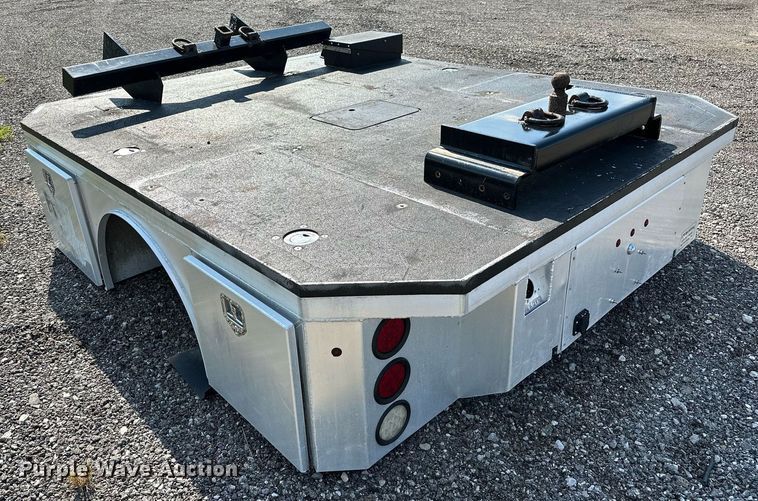 image for item NQ9356 EM  flatbed pickup truck bed