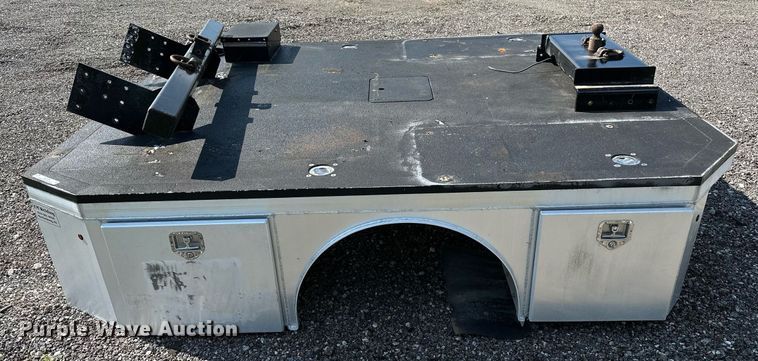 image for item NQ9356 EM  flatbed pickup truck bed