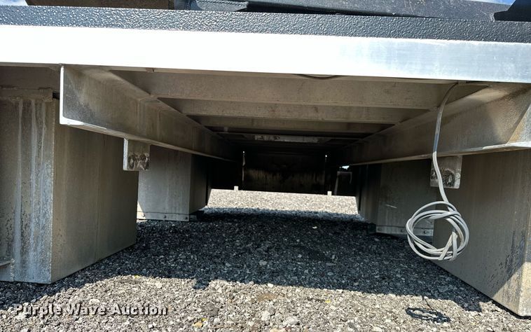 image for item NQ9356 EM  flatbed pickup truck bed