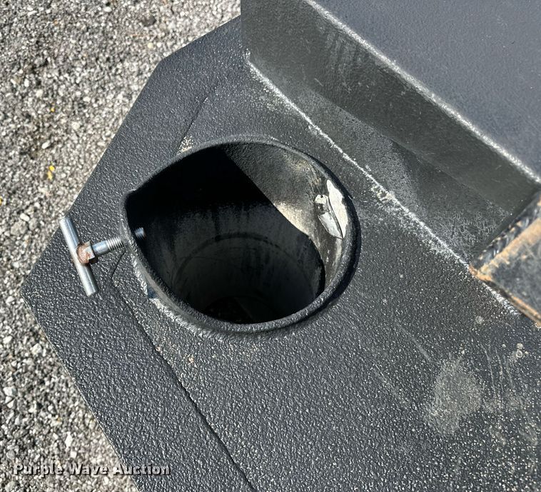 image for item NQ9356 EM  flatbed pickup truck bed