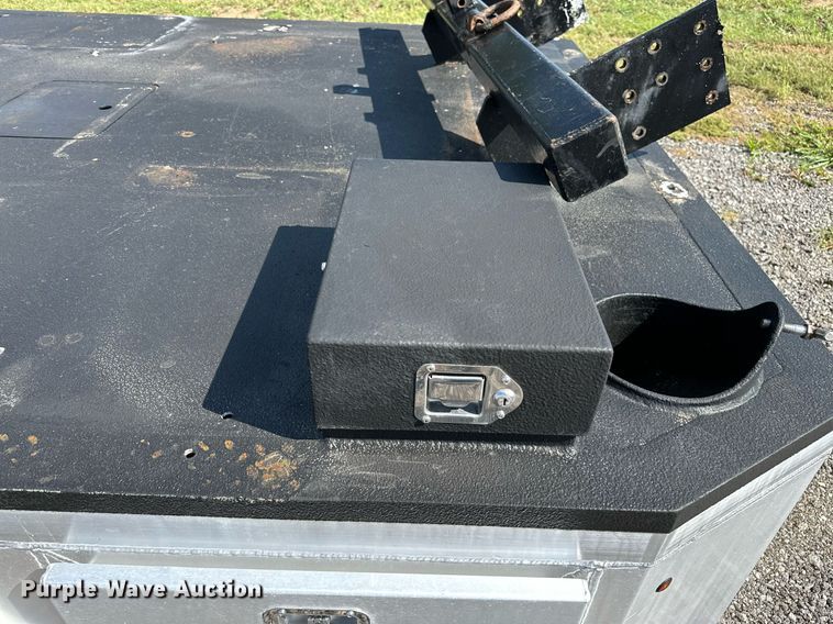 image for item NQ9356 EM  flatbed pickup truck bed