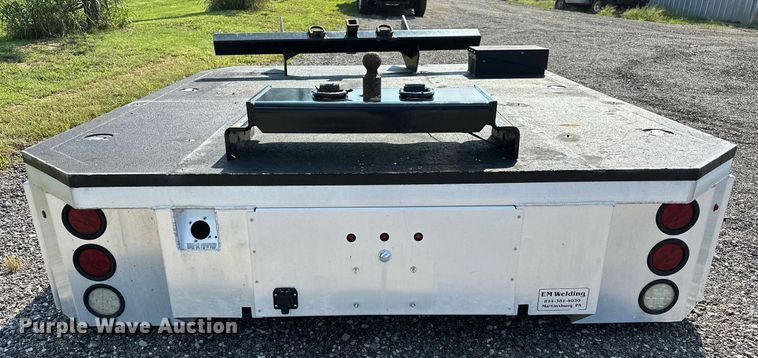 image for item NQ9356 EM  flatbed pickup truck bed