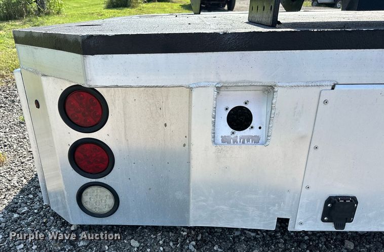 image for item NQ9356 EM  flatbed pickup truck bed