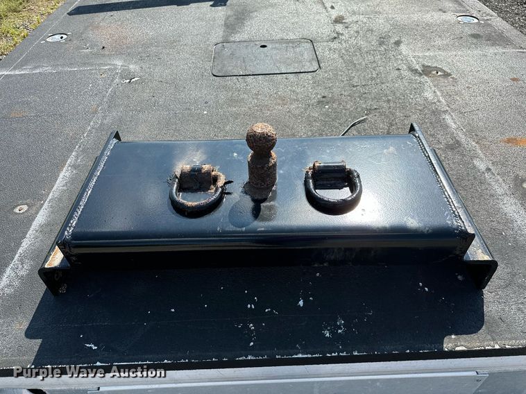 image for item NQ9356 EM  flatbed pickup truck bed