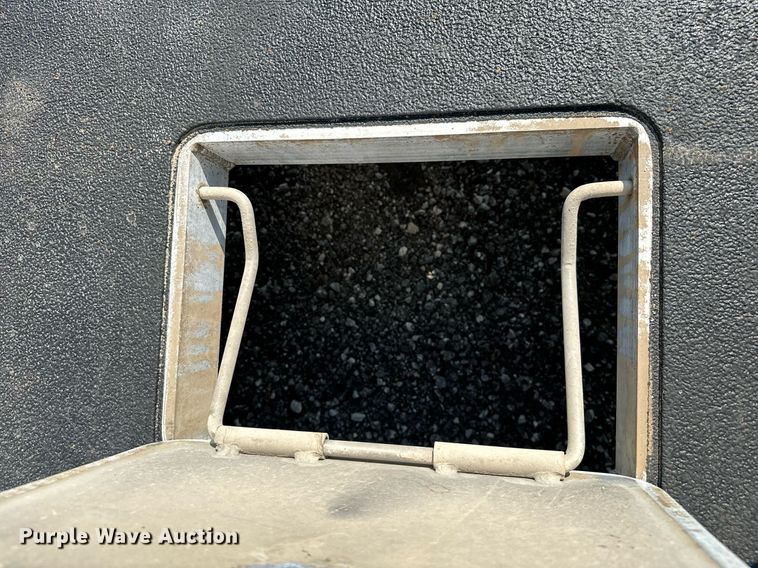 image for item NQ9356 EM  flatbed pickup truck bed