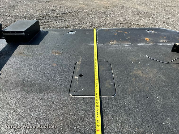 image for item NQ9356 EM  flatbed pickup truck bed