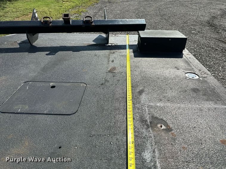 image for item NQ9356 EM  flatbed pickup truck bed