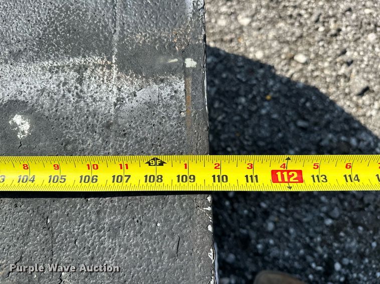 image for item NQ9356 EM  flatbed pickup truck bed