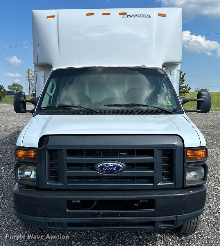 image for item NQ9357 2014 Ford E350 Super Duty  box truck
