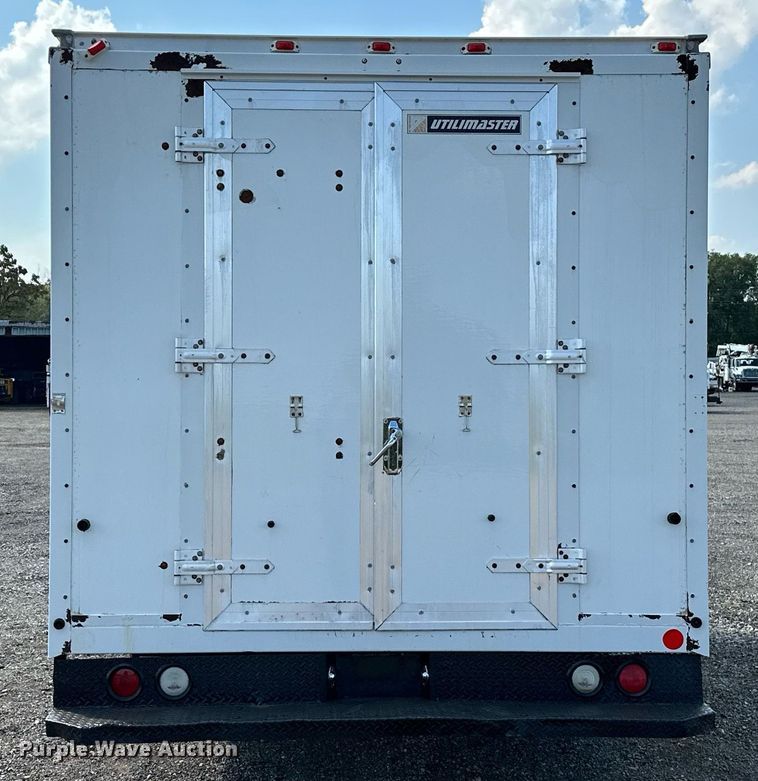 image for item NQ9357 2014 Ford E350 Super Duty  box truck