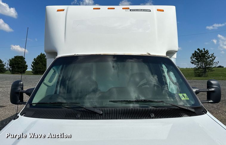 image for item NQ9357 2014 Ford E350 Super Duty  box truck