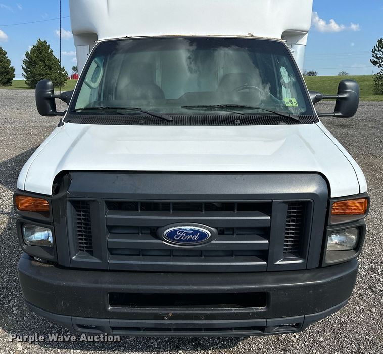 image for item NQ9357 2014 Ford E350 Super Duty  box truck