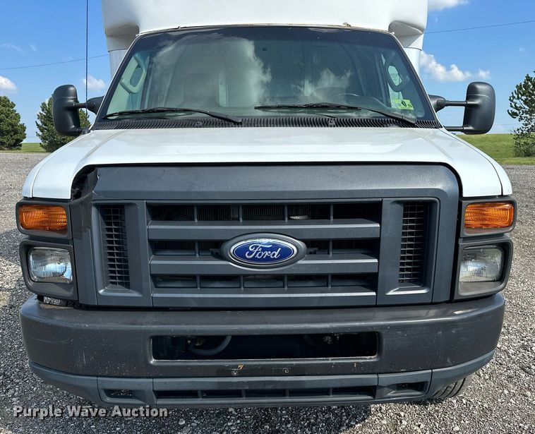 image for item NQ9357 2014 Ford E350 Super Duty  box truck