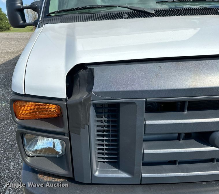 image for item NQ9357 2014 Ford E350 Super Duty  box truck