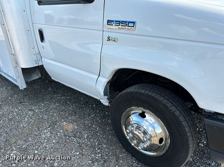 image for item NQ9357 2014 Ford E350 Super Duty  box truck