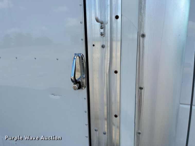 image for item NQ9357 2014 Ford E350 Super Duty  box truck