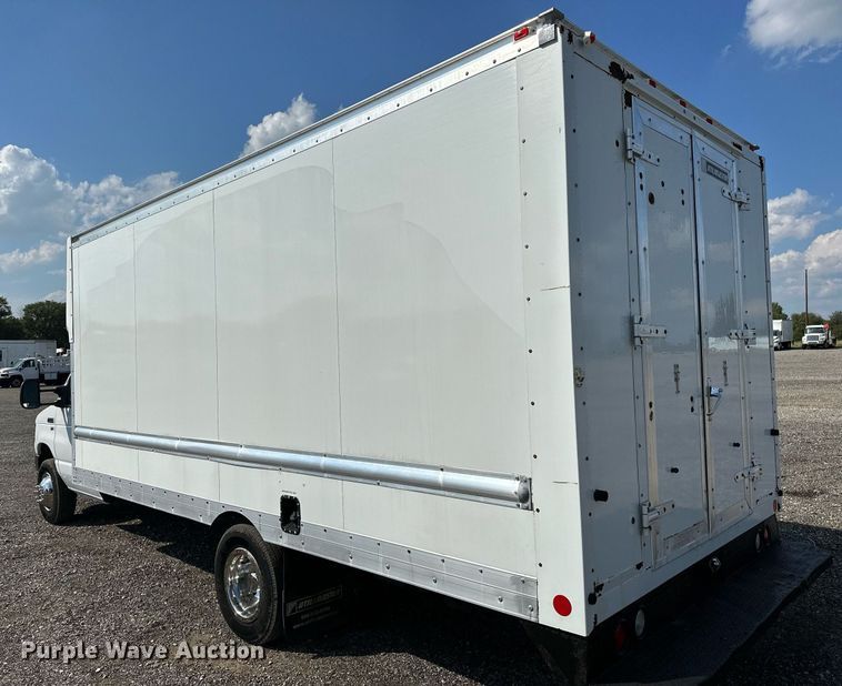 image for item NQ9357 2014 Ford E350 Super Duty  box truck
