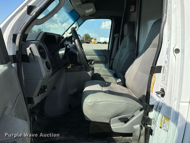 image for item NQ9357 2014 Ford E350 Super Duty  box truck