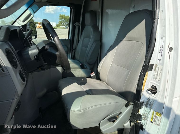 image for item NQ9357 2014 Ford E350 Super Duty  box truck