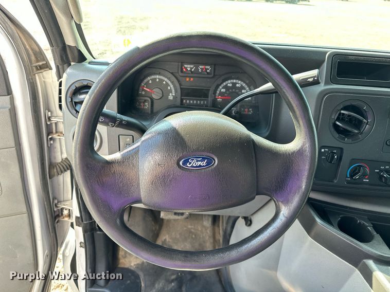 image for item NQ9357 2014 Ford E350 Super Duty  box truck