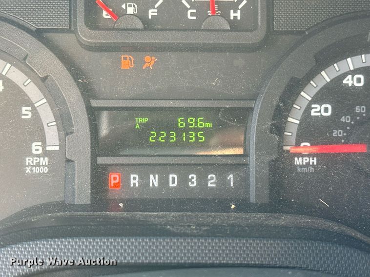 image for item NQ9357 2014 Ford E350 Super Duty  box truck