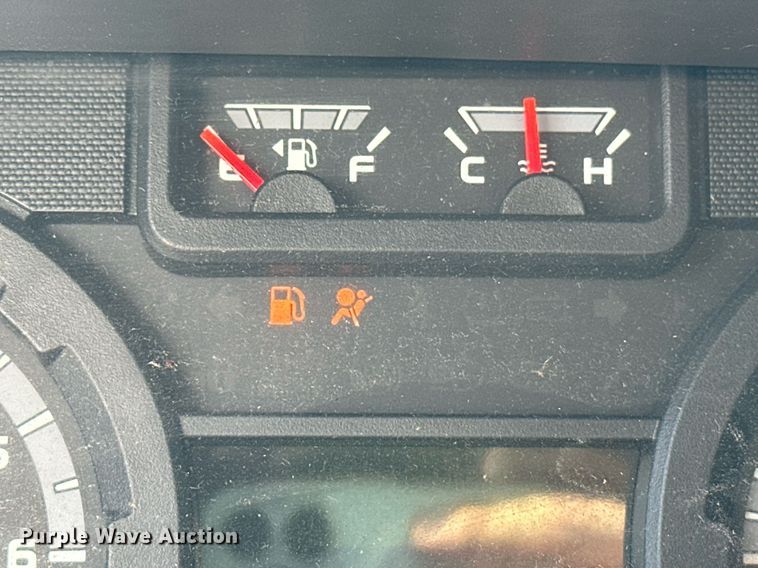 image for item NQ9357 2014 Ford E350 Super Duty  box truck