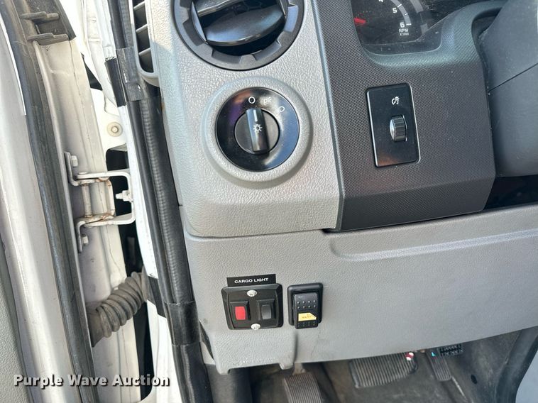 image for item NQ9357 2014 Ford E350 Super Duty  box truck