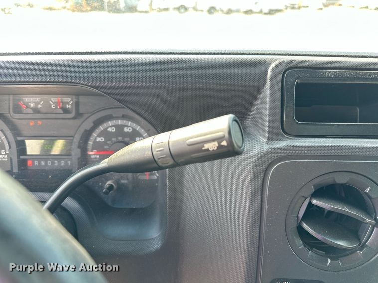 image for item NQ9357 2014 Ford E350 Super Duty  box truck