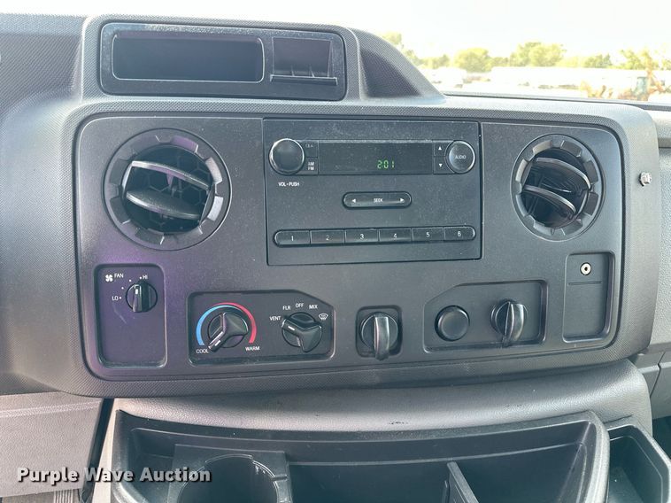 image for item NQ9357 2014 Ford E350 Super Duty  box truck