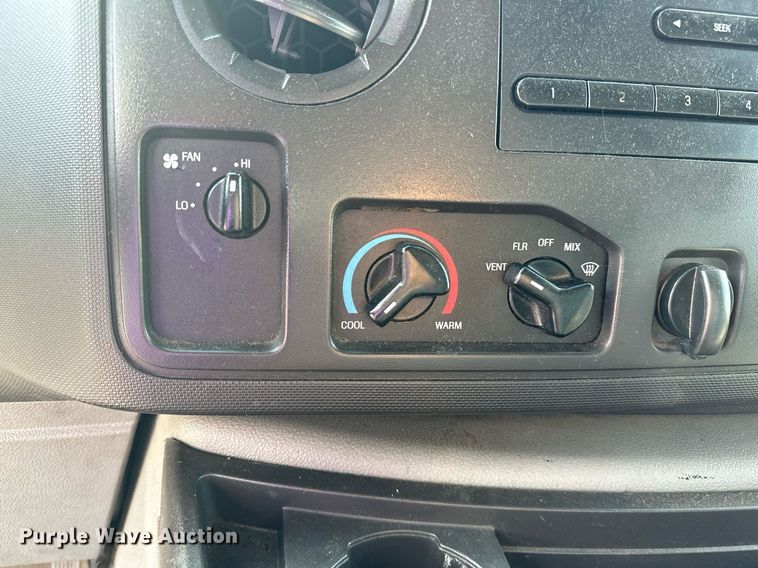 image for item NQ9357 2014 Ford E350 Super Duty  box truck