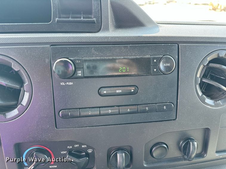 image for item NQ9357 2014 Ford E350 Super Duty  box truck