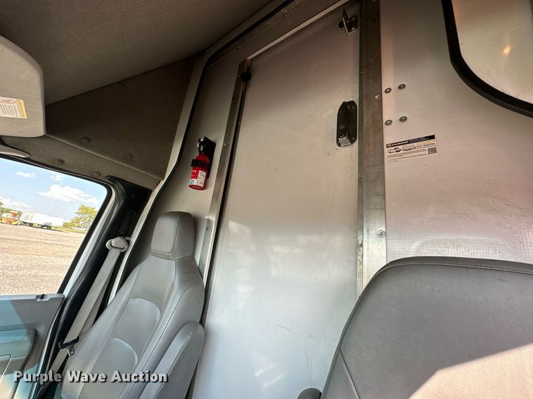 image for item NQ9357 2014 Ford E350 Super Duty  box truck