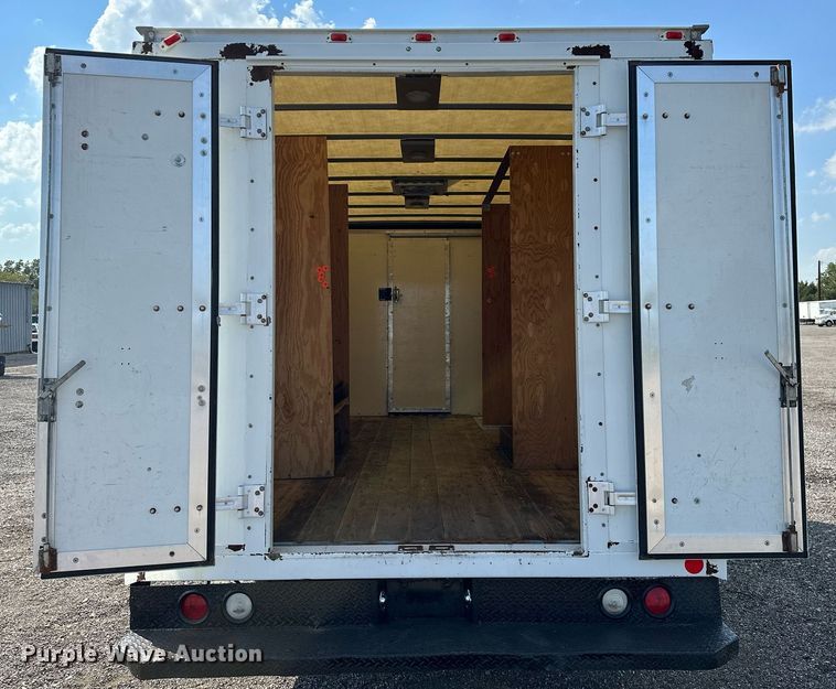 image for item NQ9357 2014 Ford E350 Super Duty  box truck