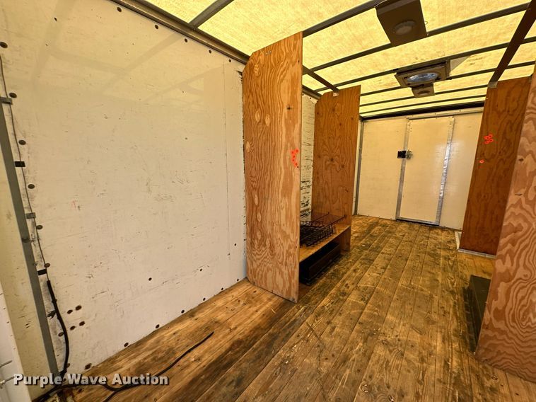 image for item NQ9357 2014 Ford E350 Super Duty  box truck