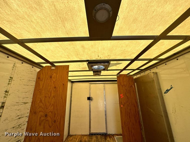 image for item NQ9357 2014 Ford E350 Super Duty  box truck