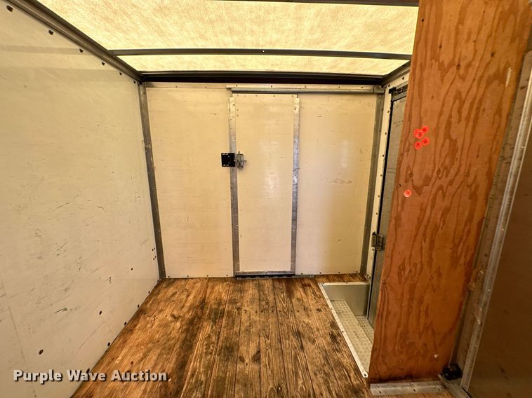 image for item NQ9357 2014 Ford E350 Super Duty  box truck