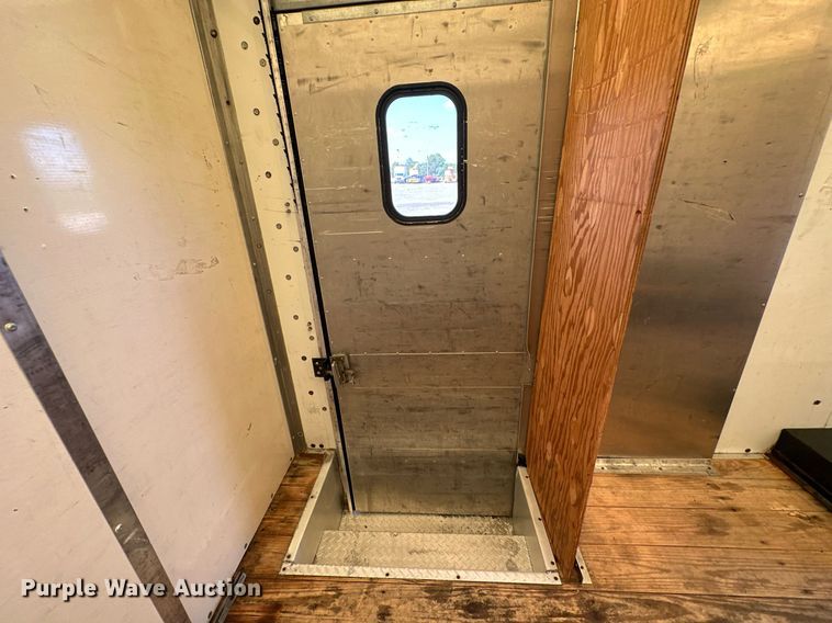 image for item NQ9357 2014 Ford E350 Super Duty  box truck