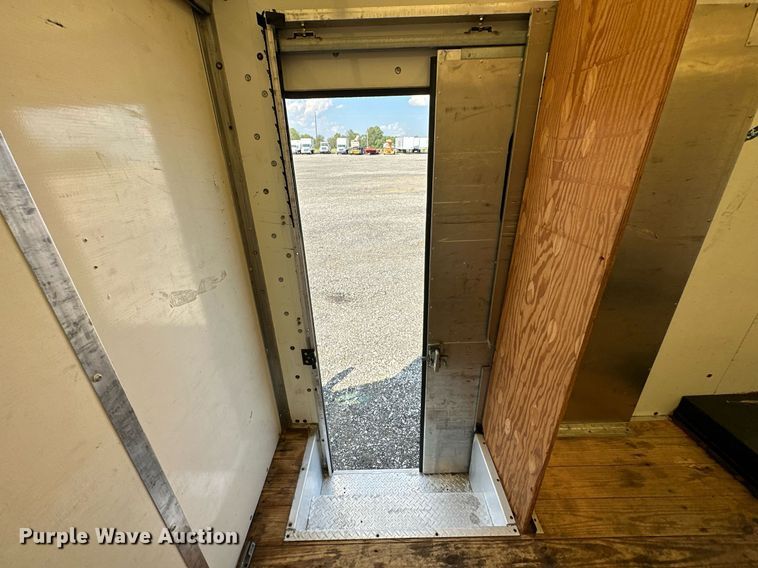 image for item NQ9357 2014 Ford E350 Super Duty  box truck