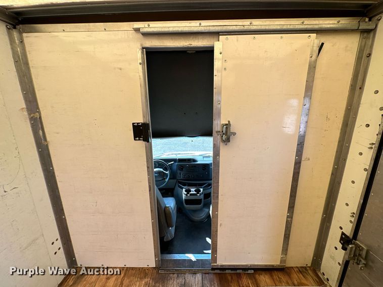 image for item NQ9357 2014 Ford E350 Super Duty  box truck