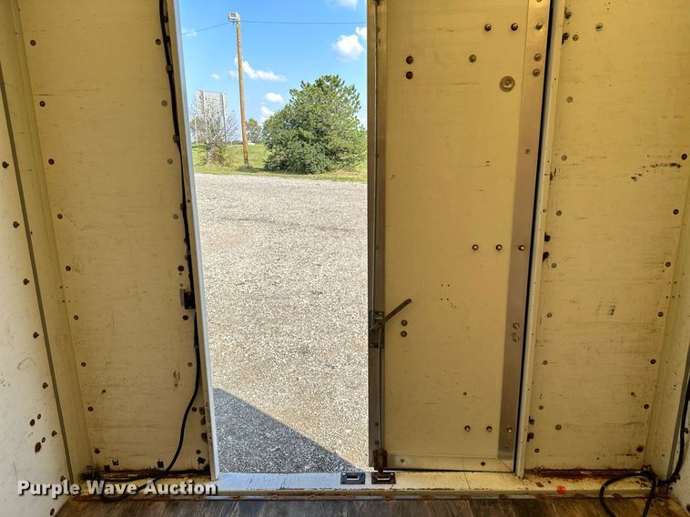 image for item NQ9357 2014 Ford E350 Super Duty  box truck