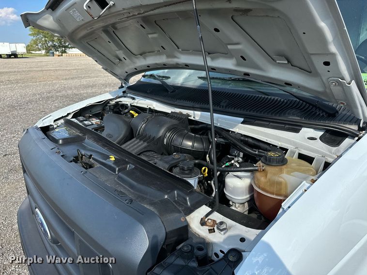 image for item NQ9357 2014 Ford E350 Super Duty  box truck