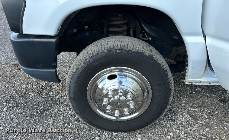 image for item NQ9357 2014 Ford E350 Super Duty  box truck