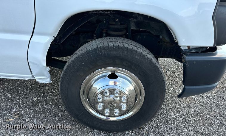 image for item NQ9357 2014 Ford E350 Super Duty  box truck