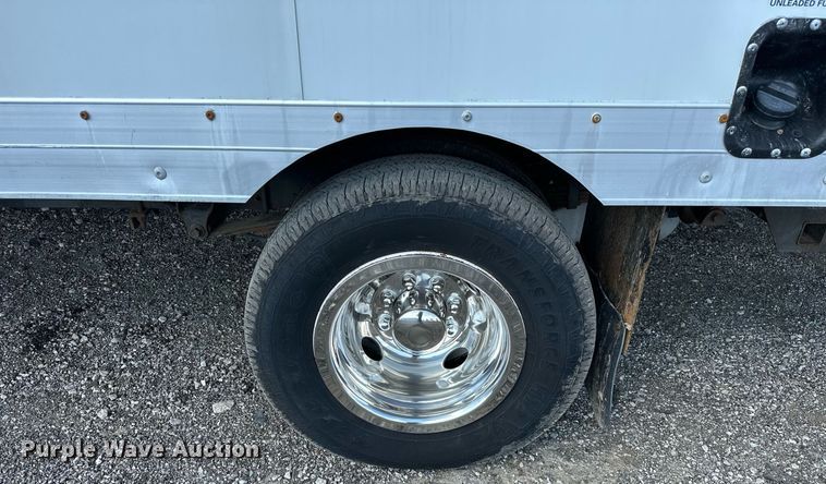 image for item NQ9357 2014 Ford E350 Super Duty  box truck