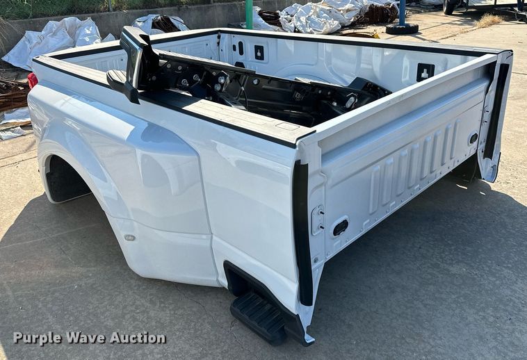 image for item NQ9360 Ford F350 pickup truck bed