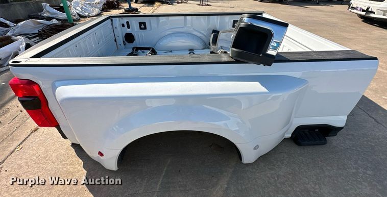 image for item NQ9360 Ford F350 pickup truck bed