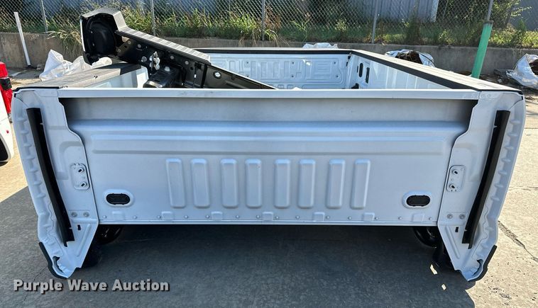 image for item NQ9360 Ford F350 pickup truck bed